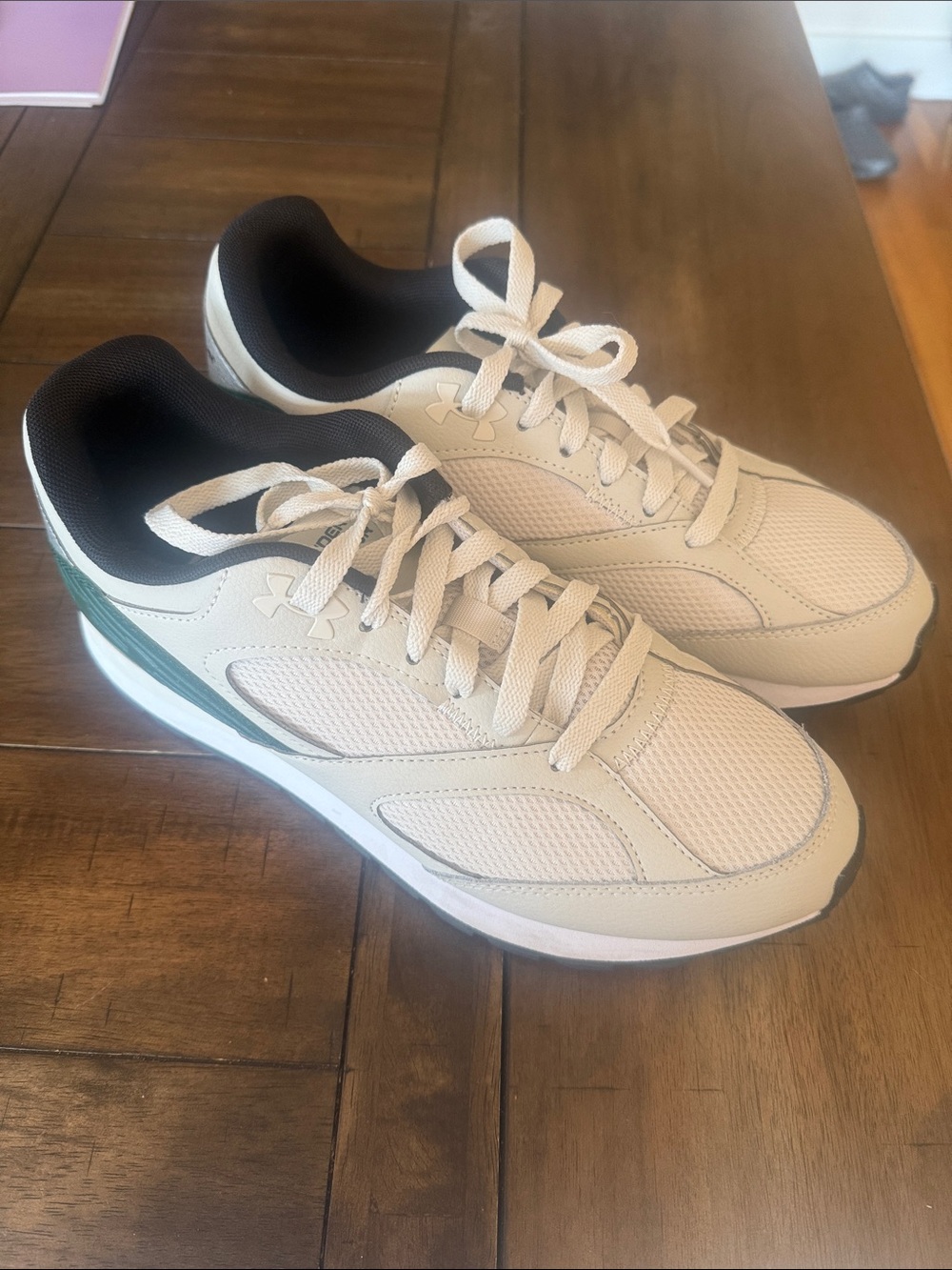 Under Armour Men’s White / Green Lace-Up Sneakers size 9